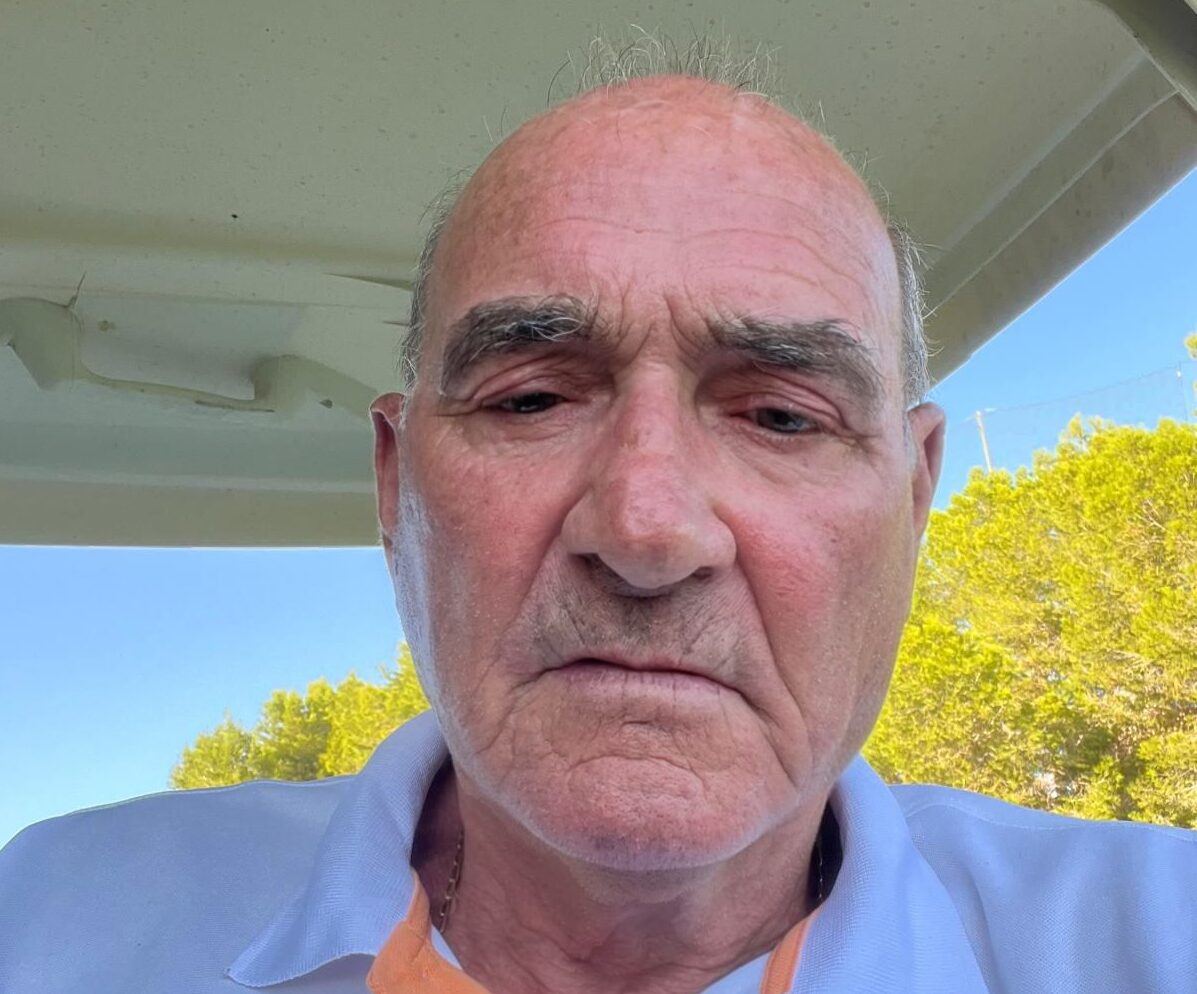 The Latin Lover John Towers: no me toques las bolas (de golf)